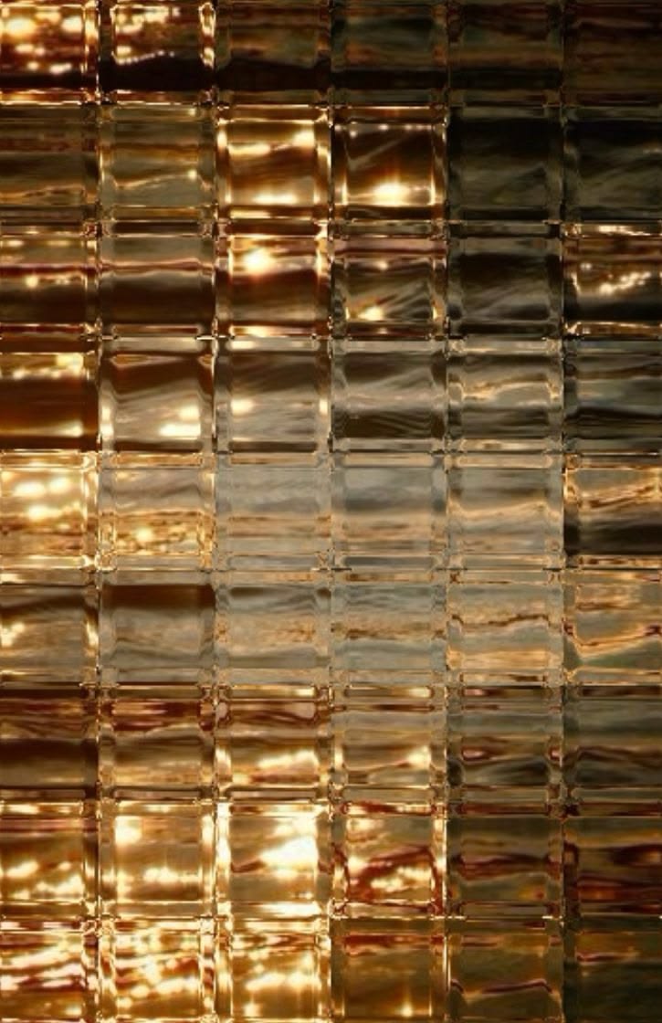 Licht dat door goudkleurig glas beweegt