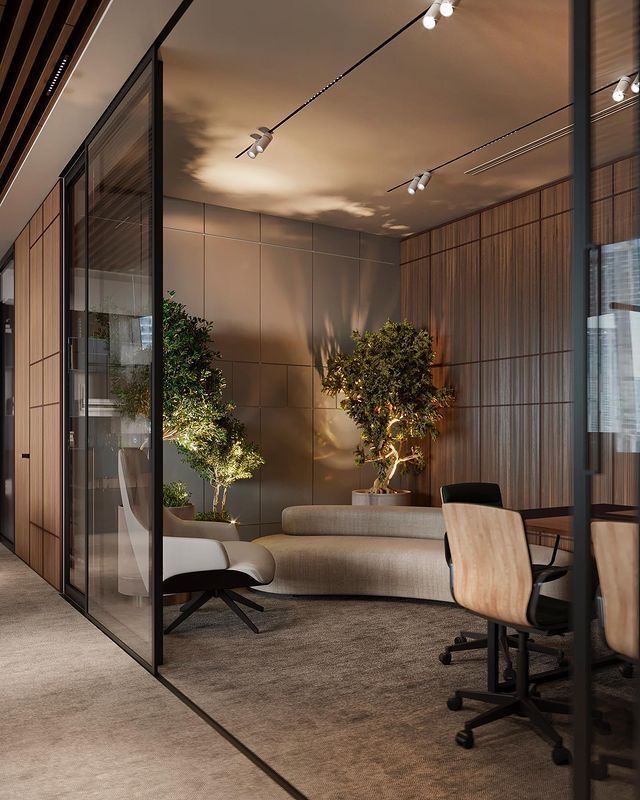 Luxe rustige werkruimte met glas, hout en groen